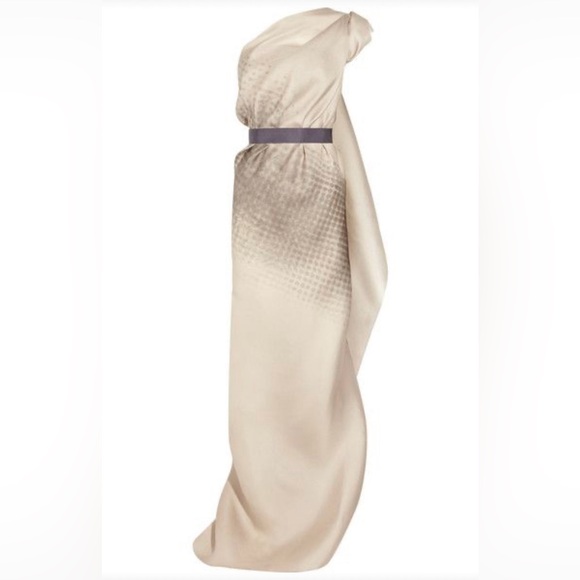 Victoria Beckham Asymmetric silk-gazar gown ($2,730) - Picture 4 of 17
